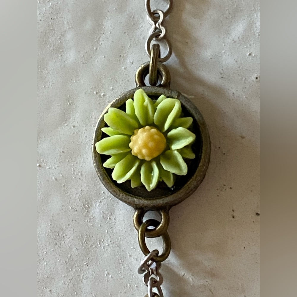 Antique Green and Black Pelican Peas Necklace with Lime Accents - Picture 7 of 9